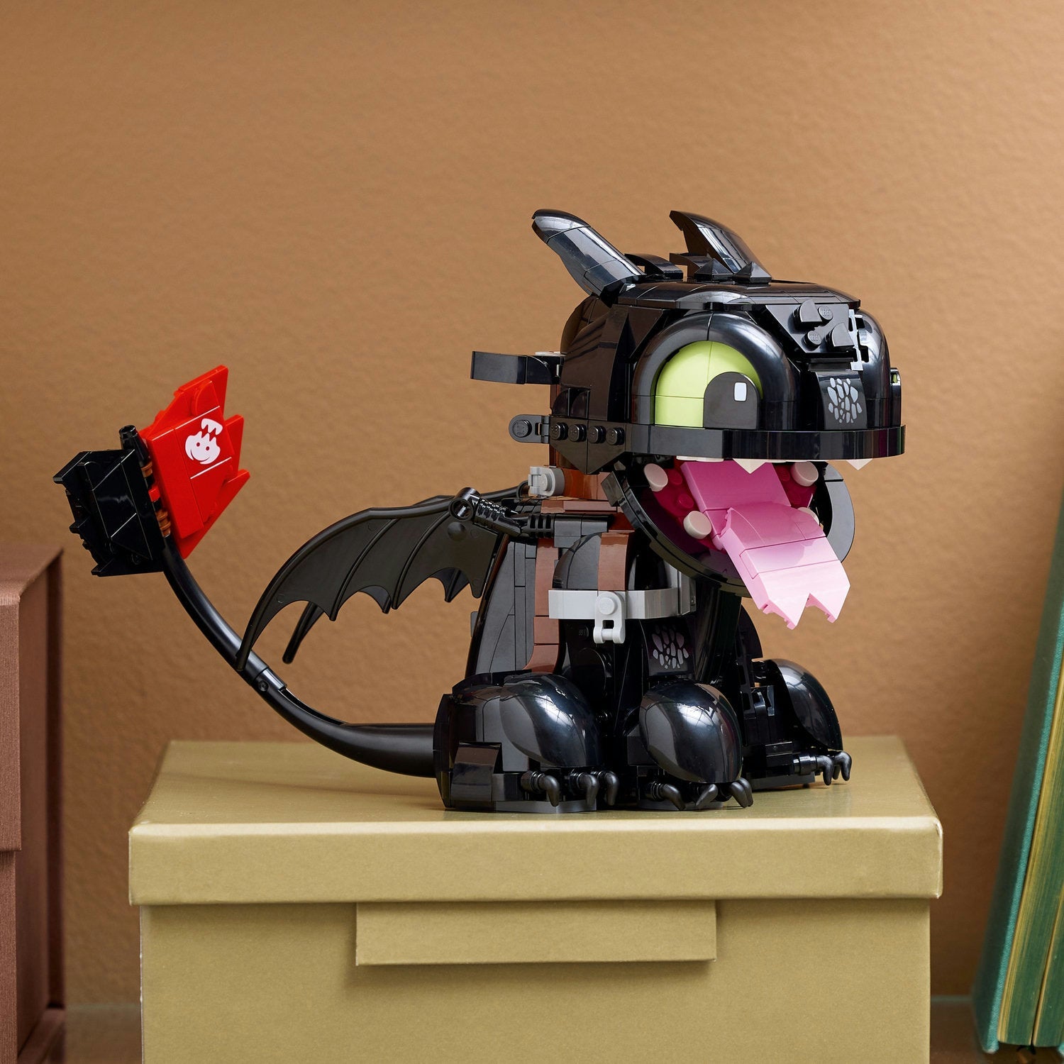ICONS™ How to Train Your Dragon: Toothless