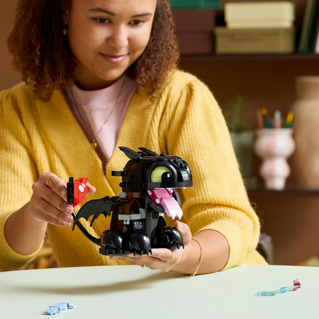 ICONS™ How to Train Your Dragon: Toothless