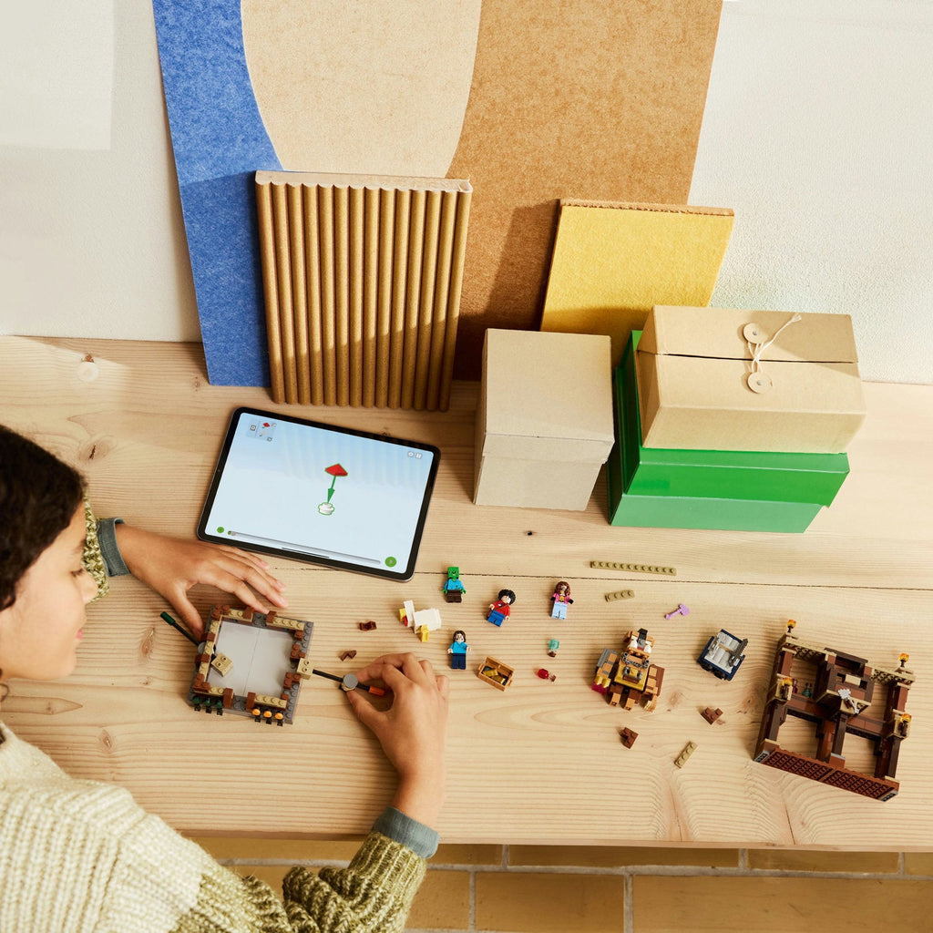 Minecraft® Woodland Mansion Fighting Ring