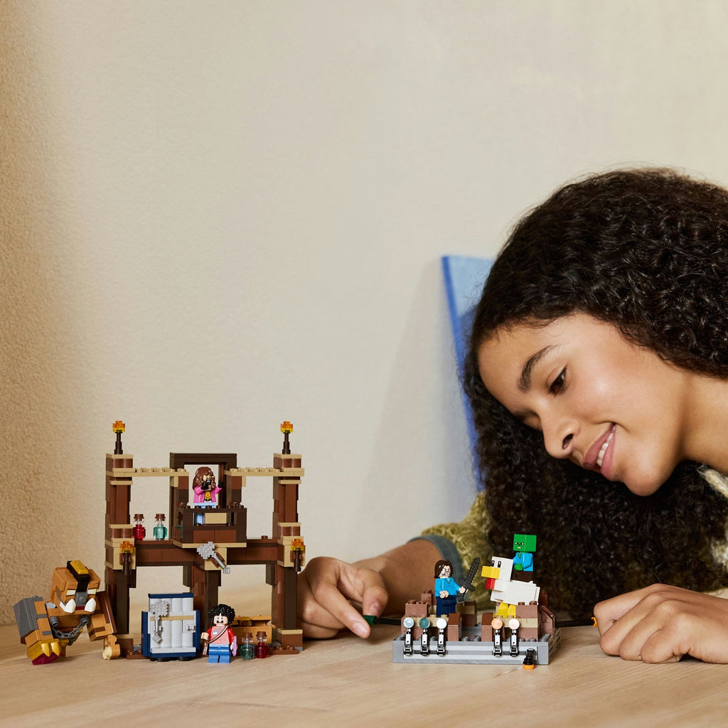 Minecraft® Woodland Mansion Fighting Ring