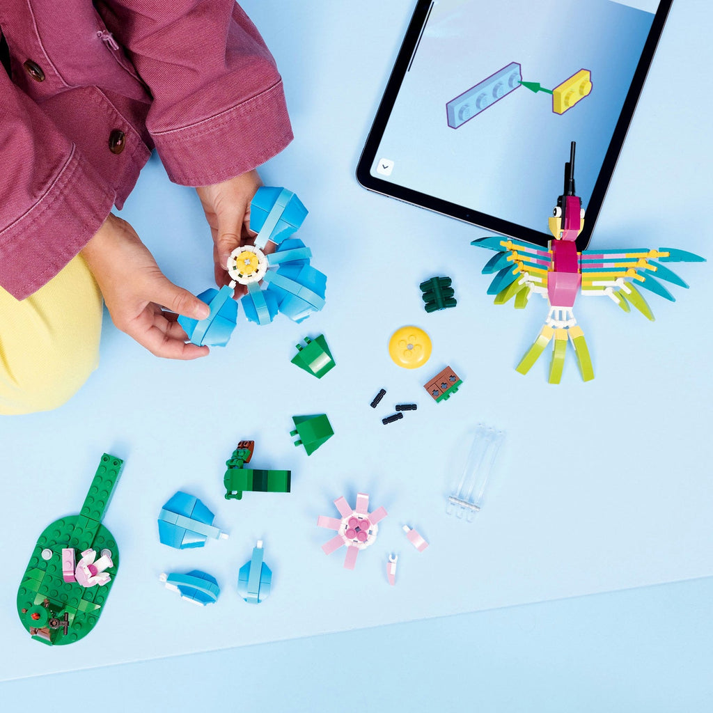 Creator 3-in-1 Wild Animals: Colourful Hummingbird