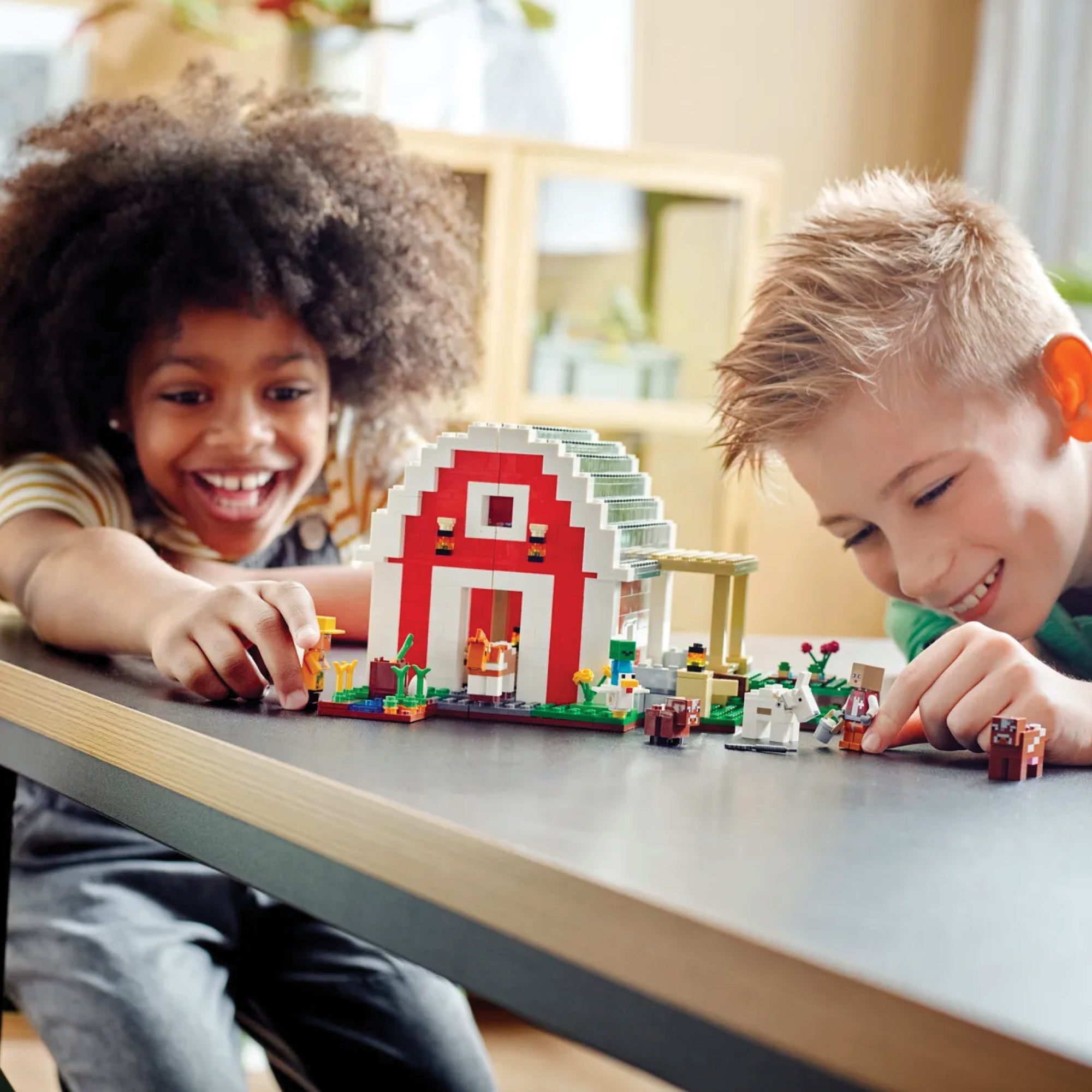 Minecraft® The Red Barn