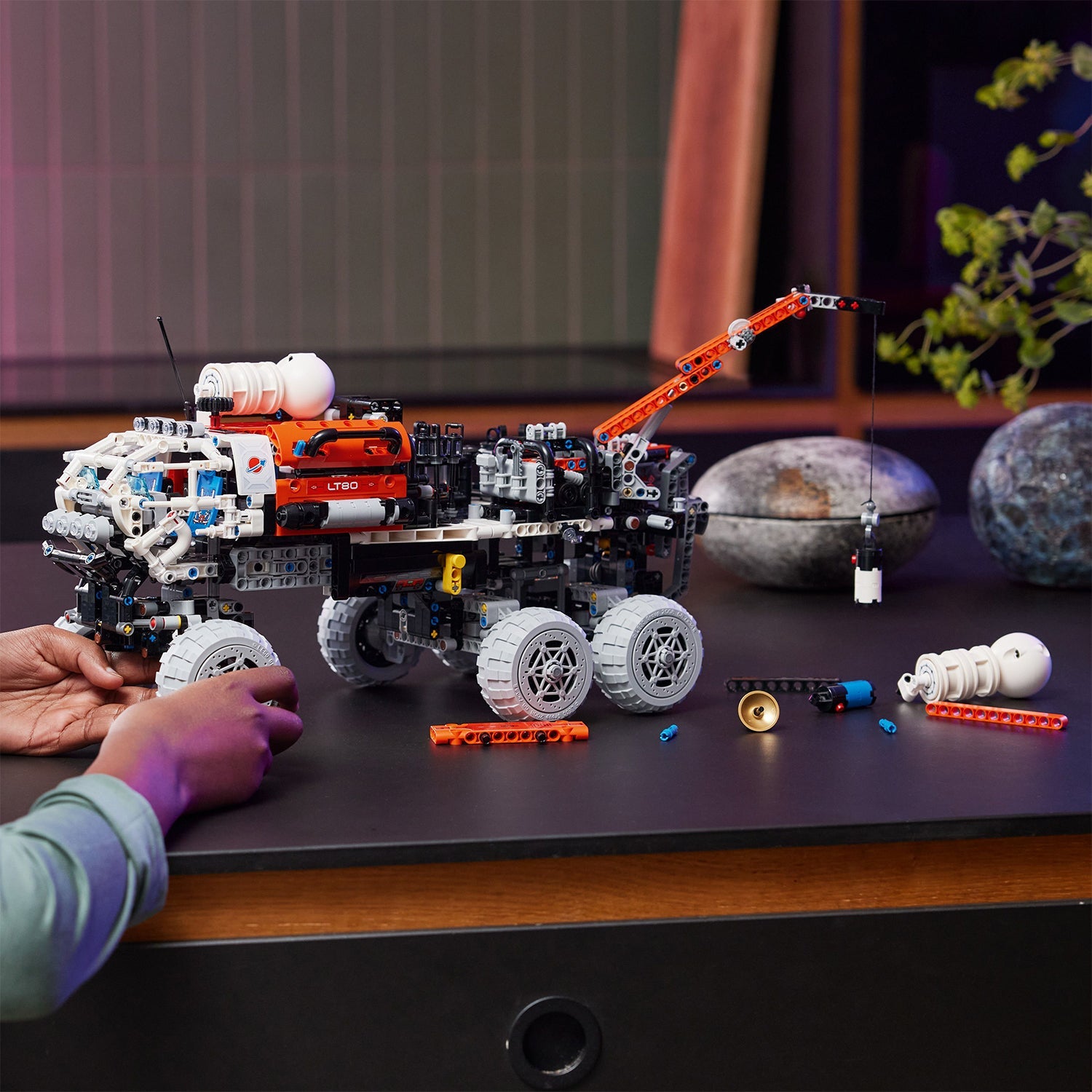 Technic™ Mars Crew Exploration Rover