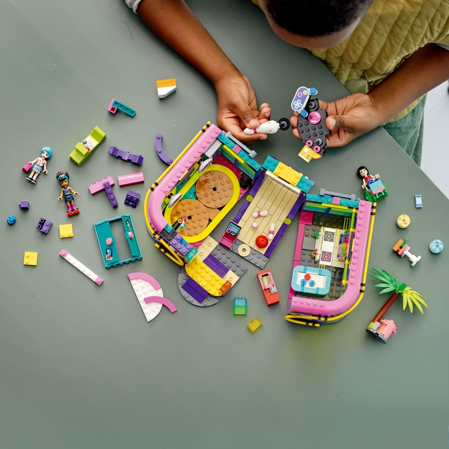 Friends™ Roller Disco Arcade