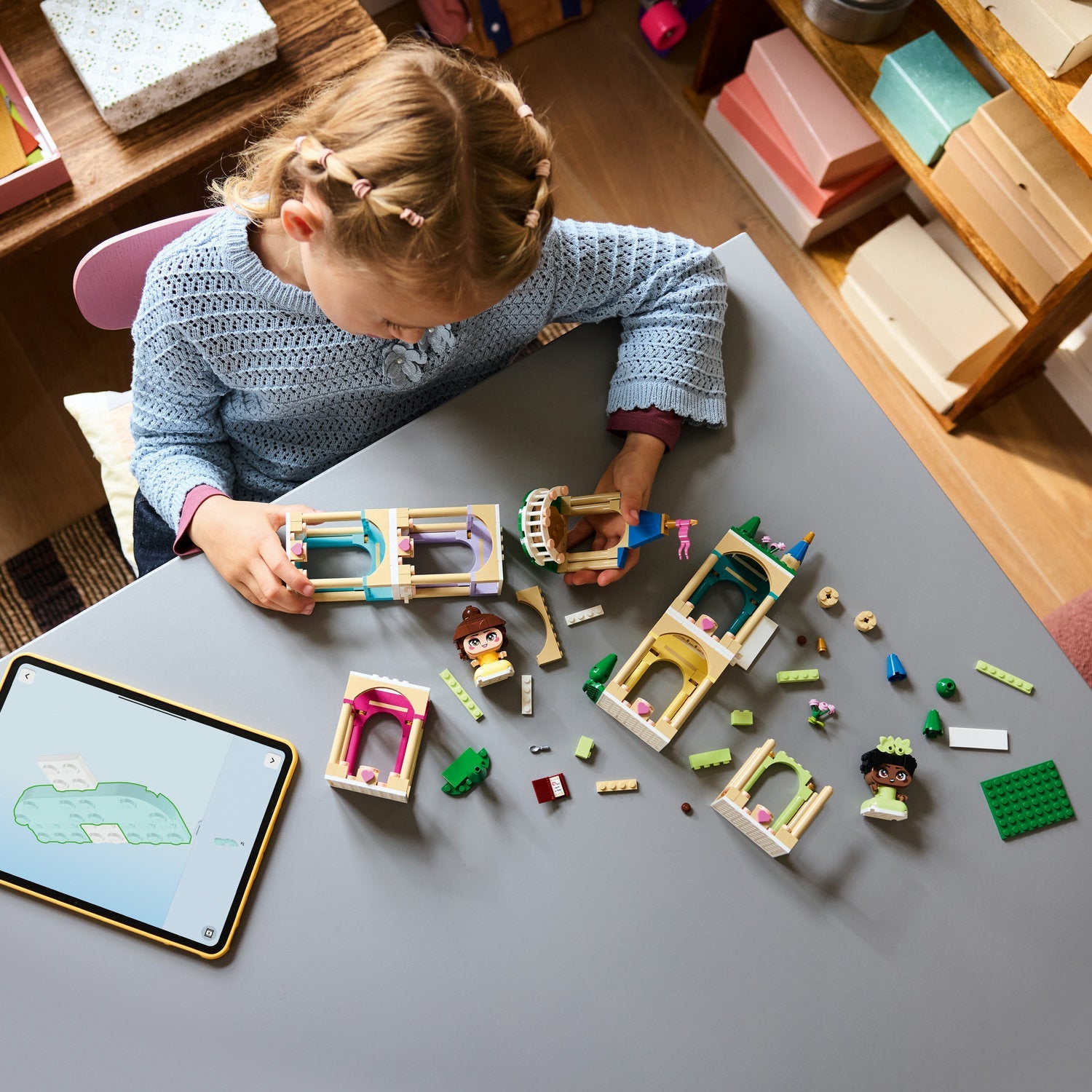 | Disney Princess Mini Belle & Tiana with Castle