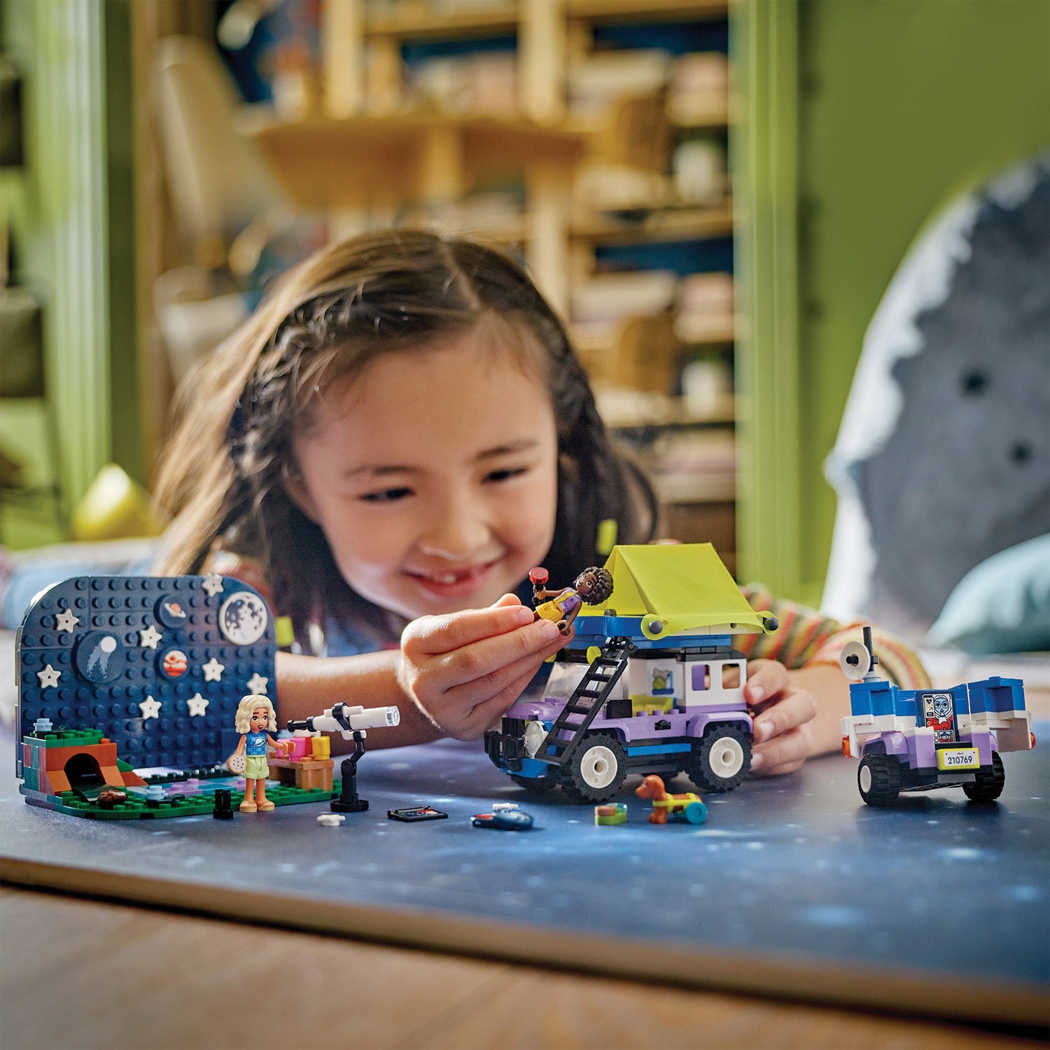 Friends™ Stargazing Camping Vehicle