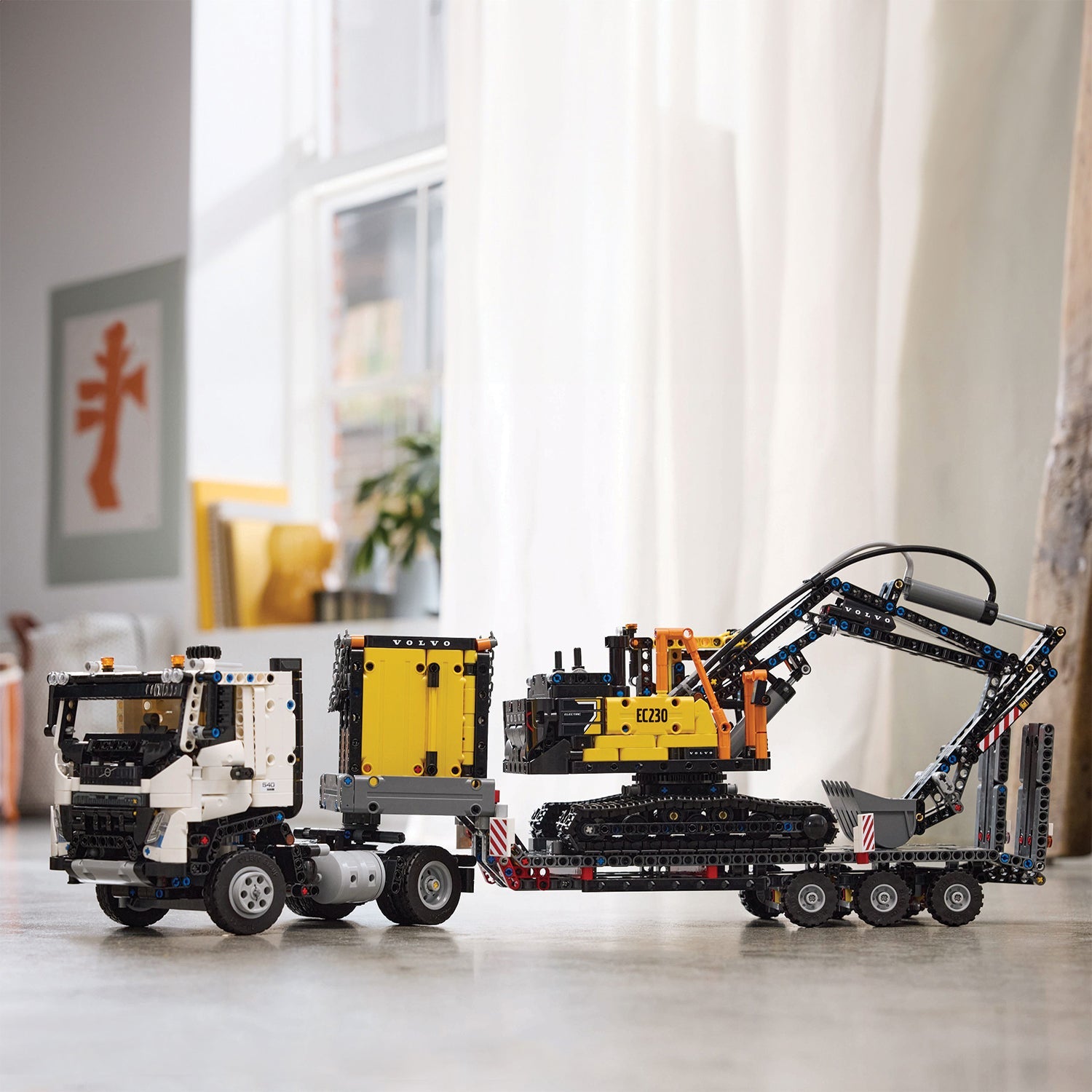 Technic™ Volvo FMX Truck & EC230 Electric Excavator
