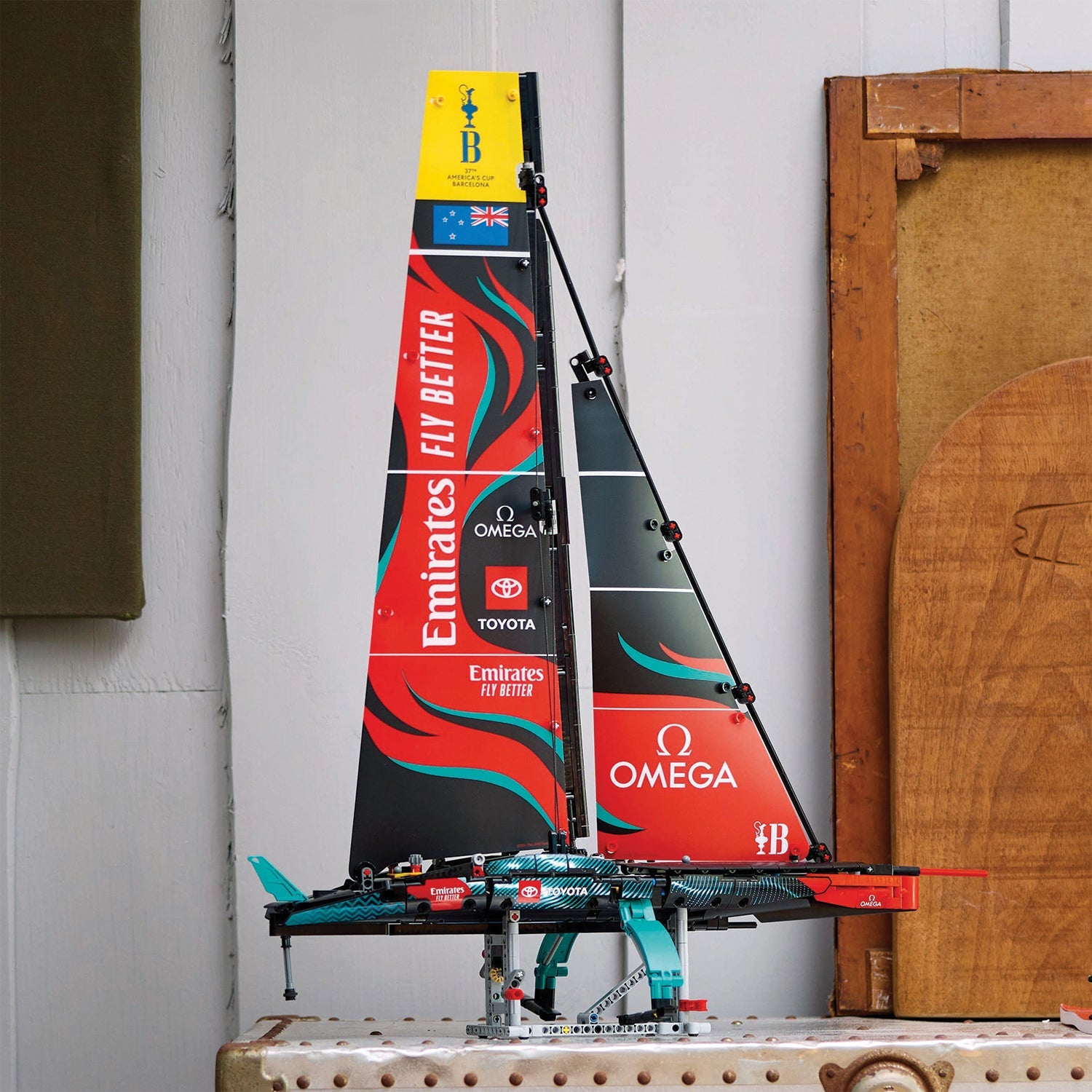 Technic™ Emirates Team New Zealand AC75 Yacht