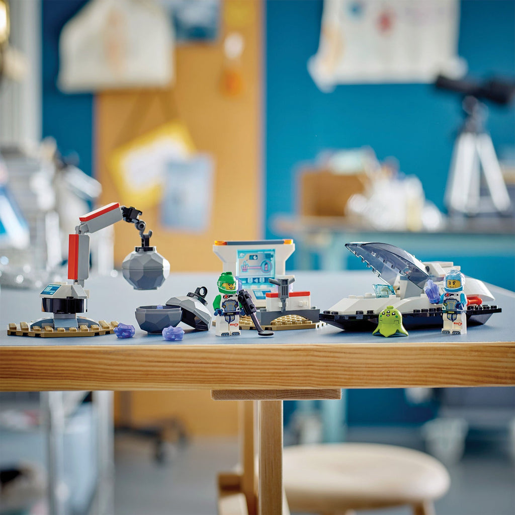 City Spaceship and Asteroid Discovery