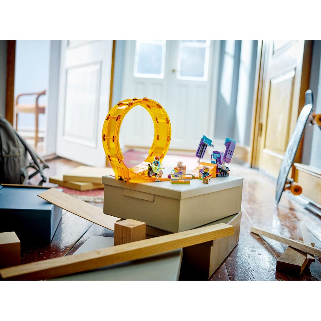 City Smashing Chimpanzee Stunt Loop