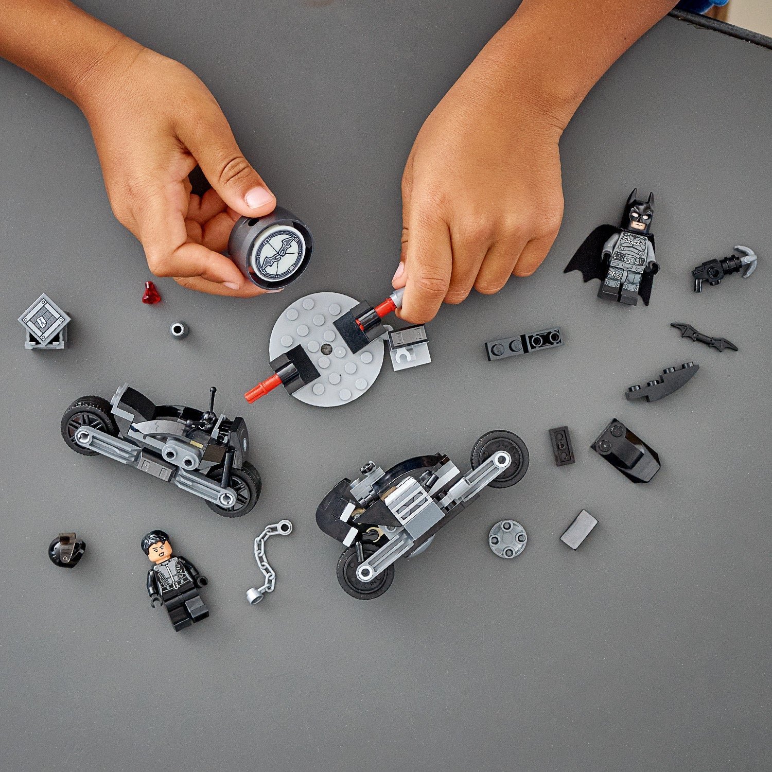 DC Batman™ & Selina Kyle™ Motorcycle Pursuit