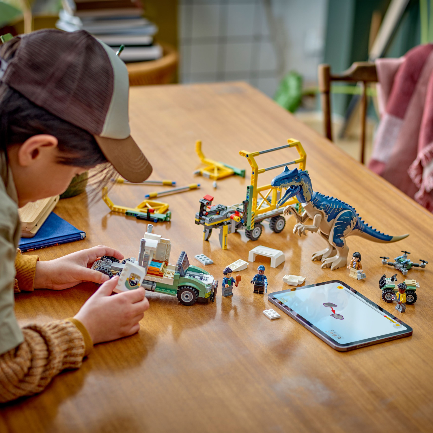 Jurassic World™ Dinosaur Missions: Allosaurus Transport Truck