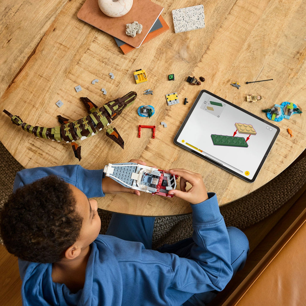 Jurassic World Brick-Built Mosasaurus Boat Mission