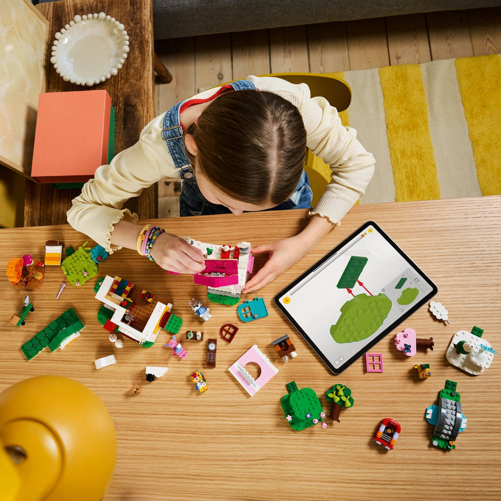 Animal Crossing™ Creative Houses: Seasons of Fun