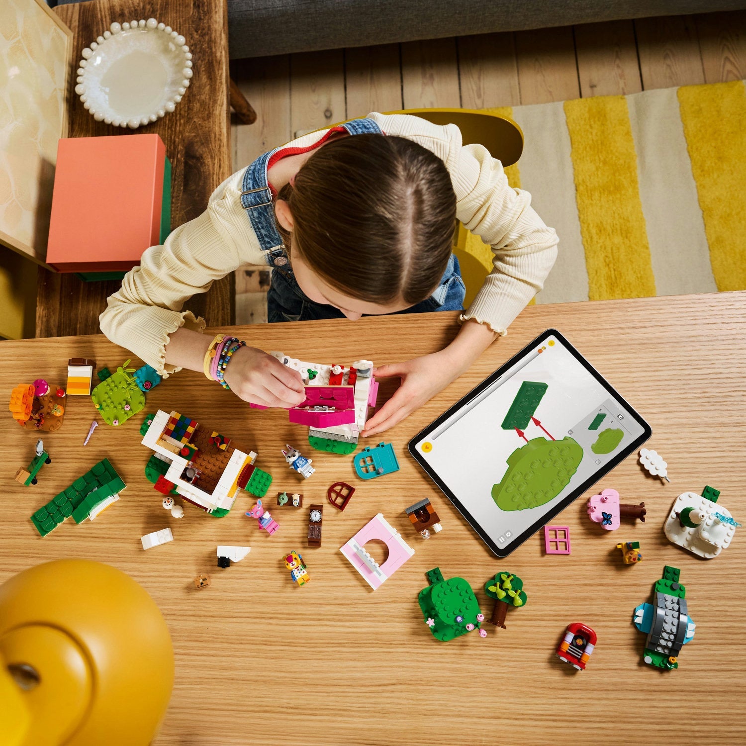 Animal Crossing™ Creative Houses: Seasons of Fun