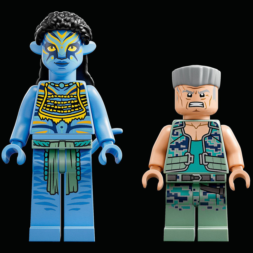 Avatar™ Neytiri & Thanator vs. AMP Suit Quaritch