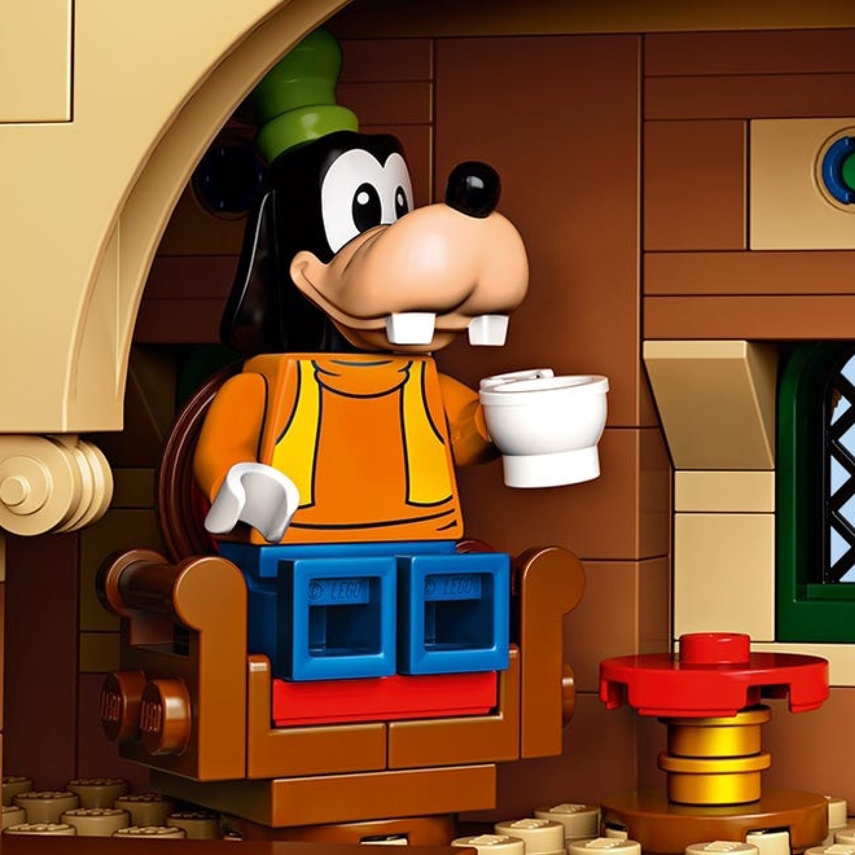 Disney™ Train and Station