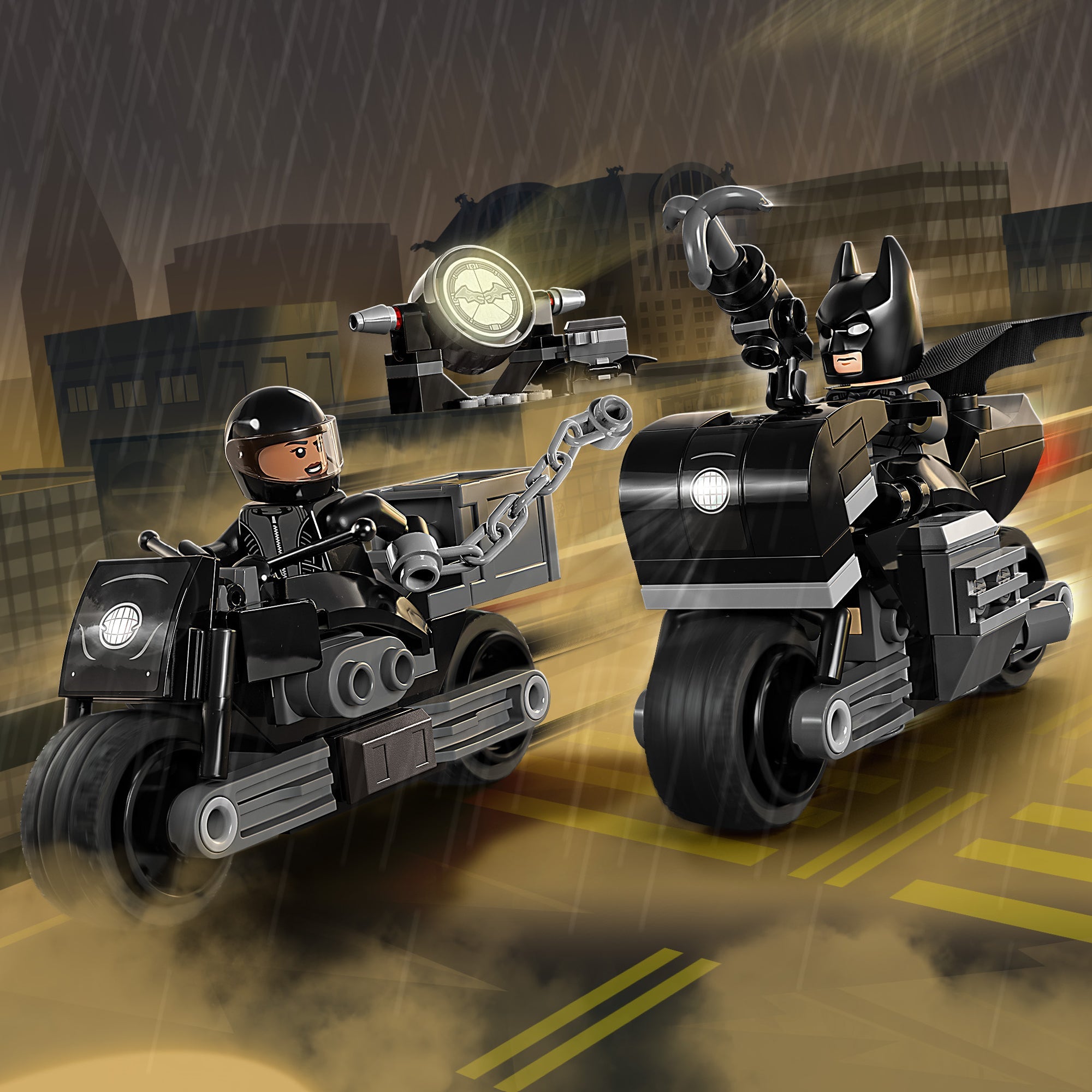 DC Batman™ & Selina Kyle™ Motorcycle Pursuit